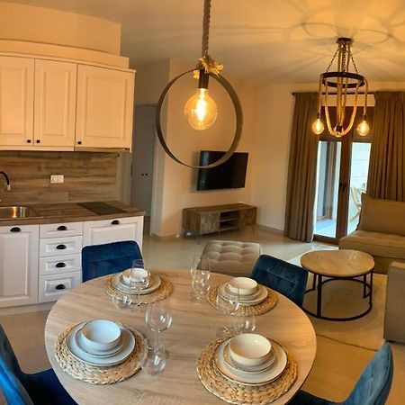 Divine Meteora Luxury Midtown Apartment カランバカ エクステリア 写真